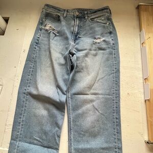 American Eagle size 8 Mom straight jean